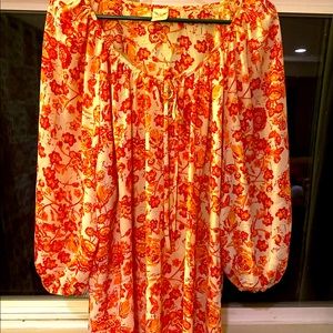 Beautiful fun and airy blouse.